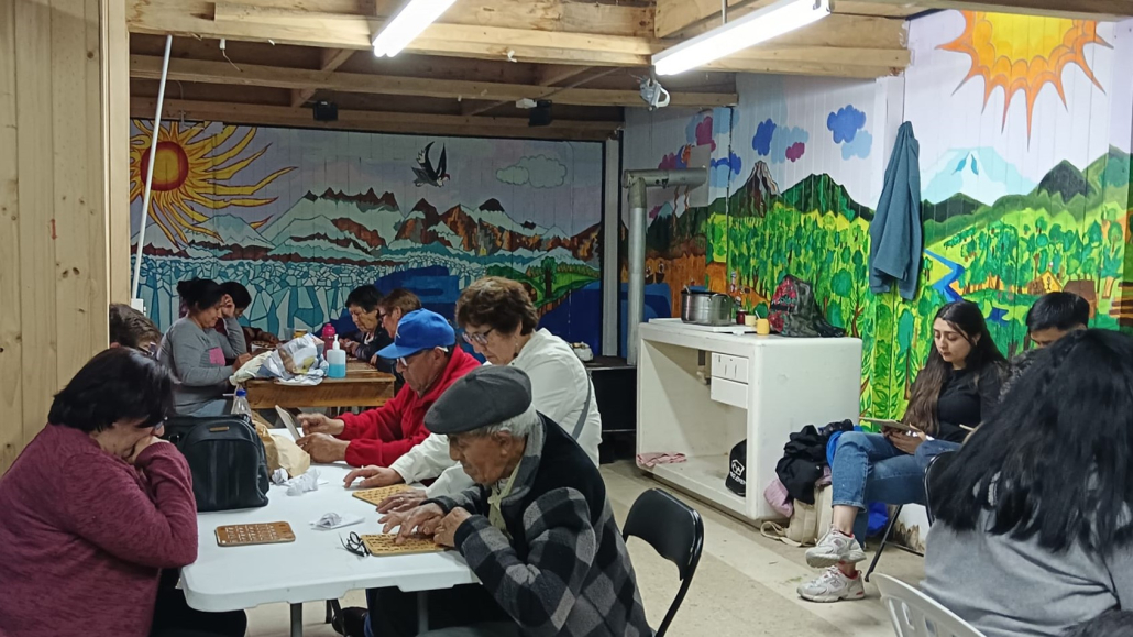 Restauración de espacio abandonado Bingo en Liceo abandonado ocupado por agrupación de feriantes Creciendo Juntos.