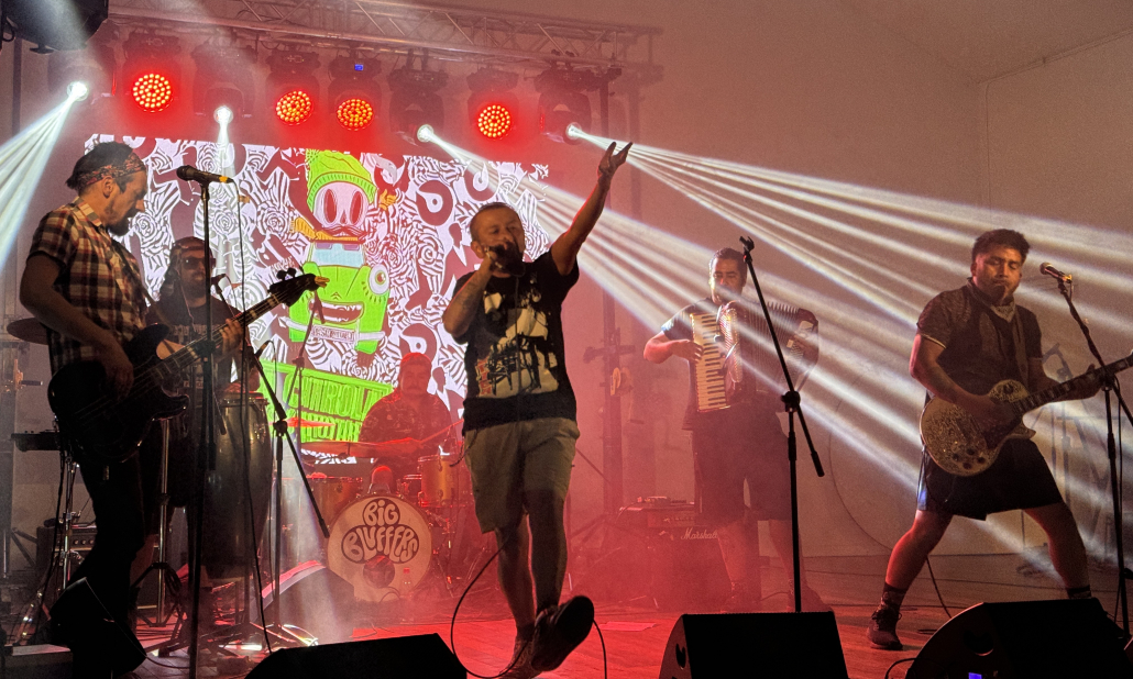 Dos grandes jornadas de música en vivo por feria MUDO. Fotografía presentación La citrola deskapotable.